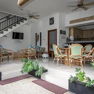 https://villa-aniela.ubudhotelsnow.com