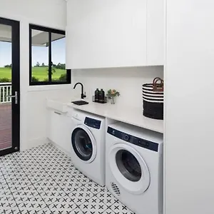 https://the-easton-maleny-hamptons-countryside-retreat.queenslandhotels.net