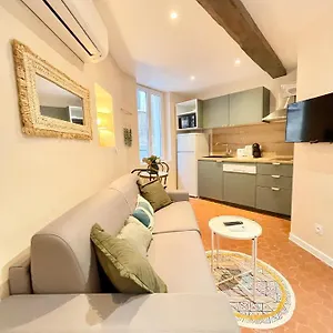 cosy-chill-appartements-au-coeur-du-village-de-cotignac.fr-provencehotel.com/