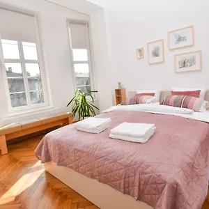 https://sunny-corner.krakowhotelspoland.com