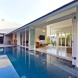 https://white-villa-seminyak-bali.ubudhotelsnow.com
